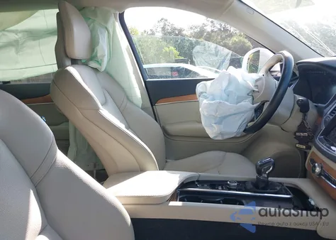 2021 Volvo Xc90 T6 Momentum z USA, uszkodzony, nr VIN YV4A22PK7M1687802